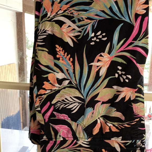Tropical pants๐บ๐บ๐บ - Picture 17 of 17
